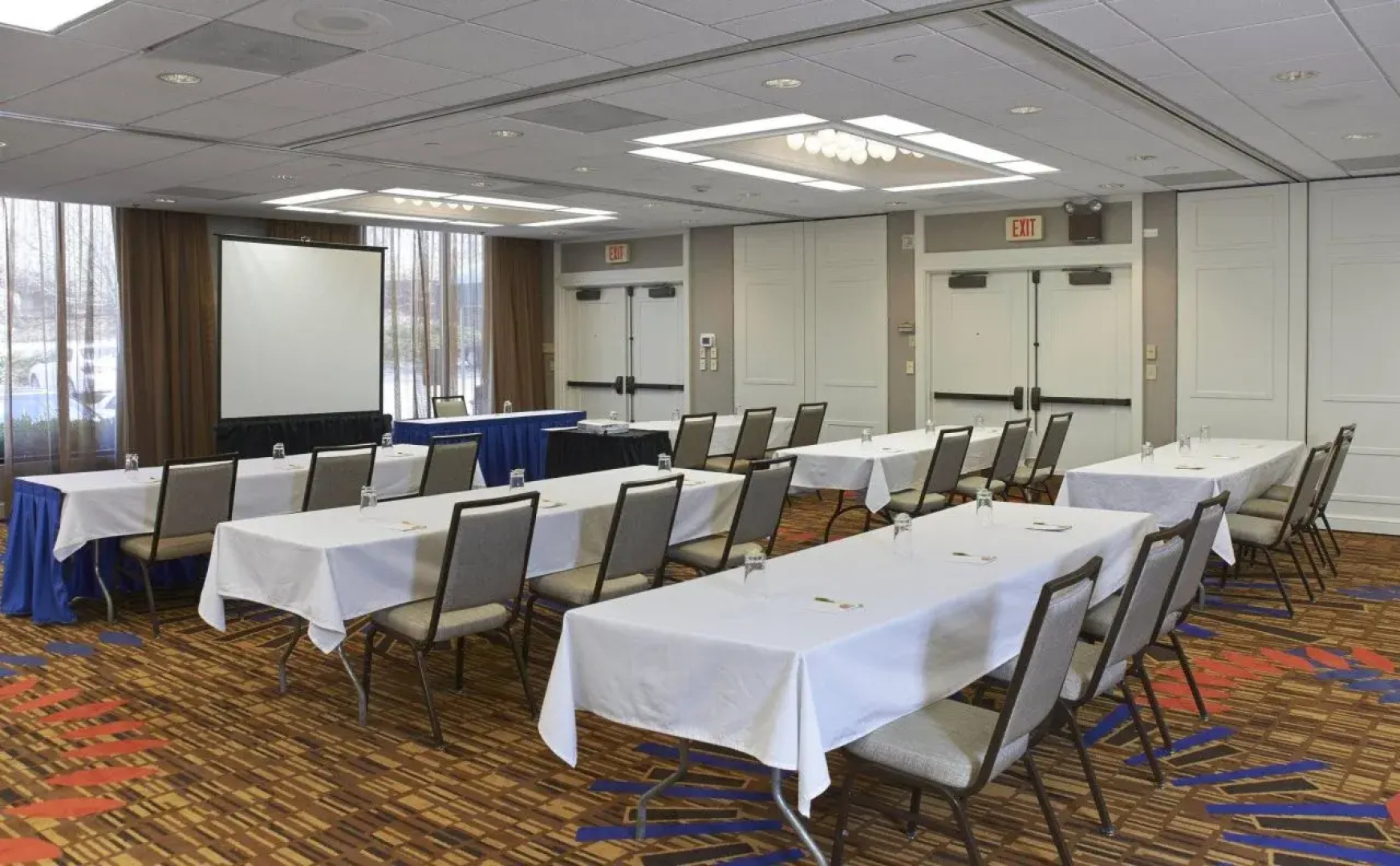 Courtyard By Marriott Shelton