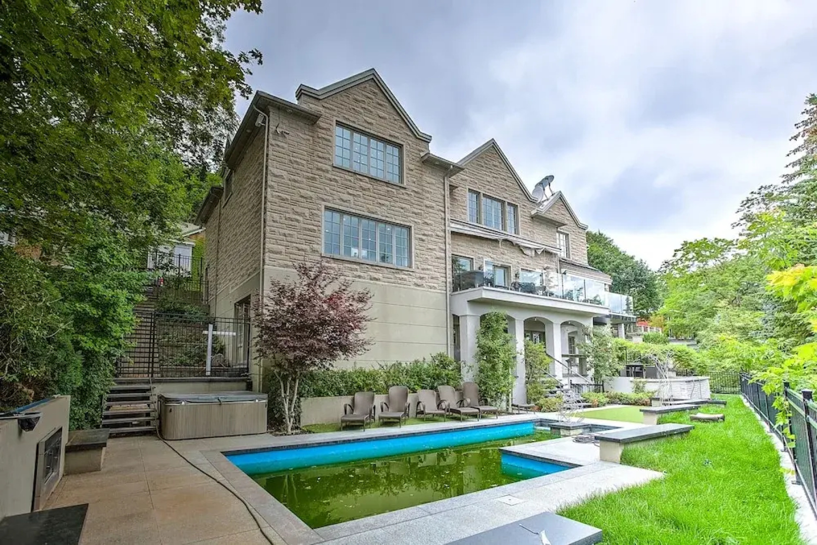 Luxury 5BR & Pool Home in Westmount MTL