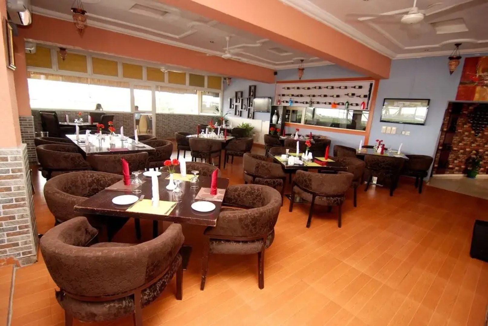 Lake Crescent Hotel & Suites