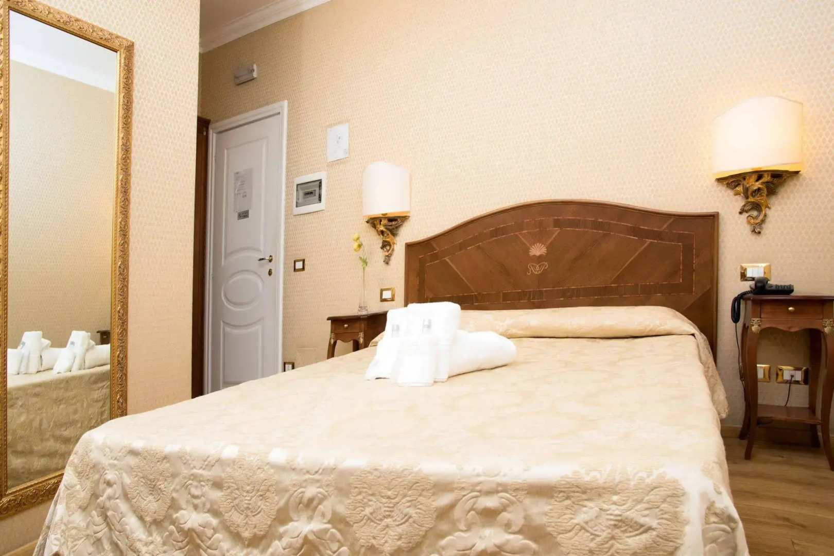 Rome King Suite