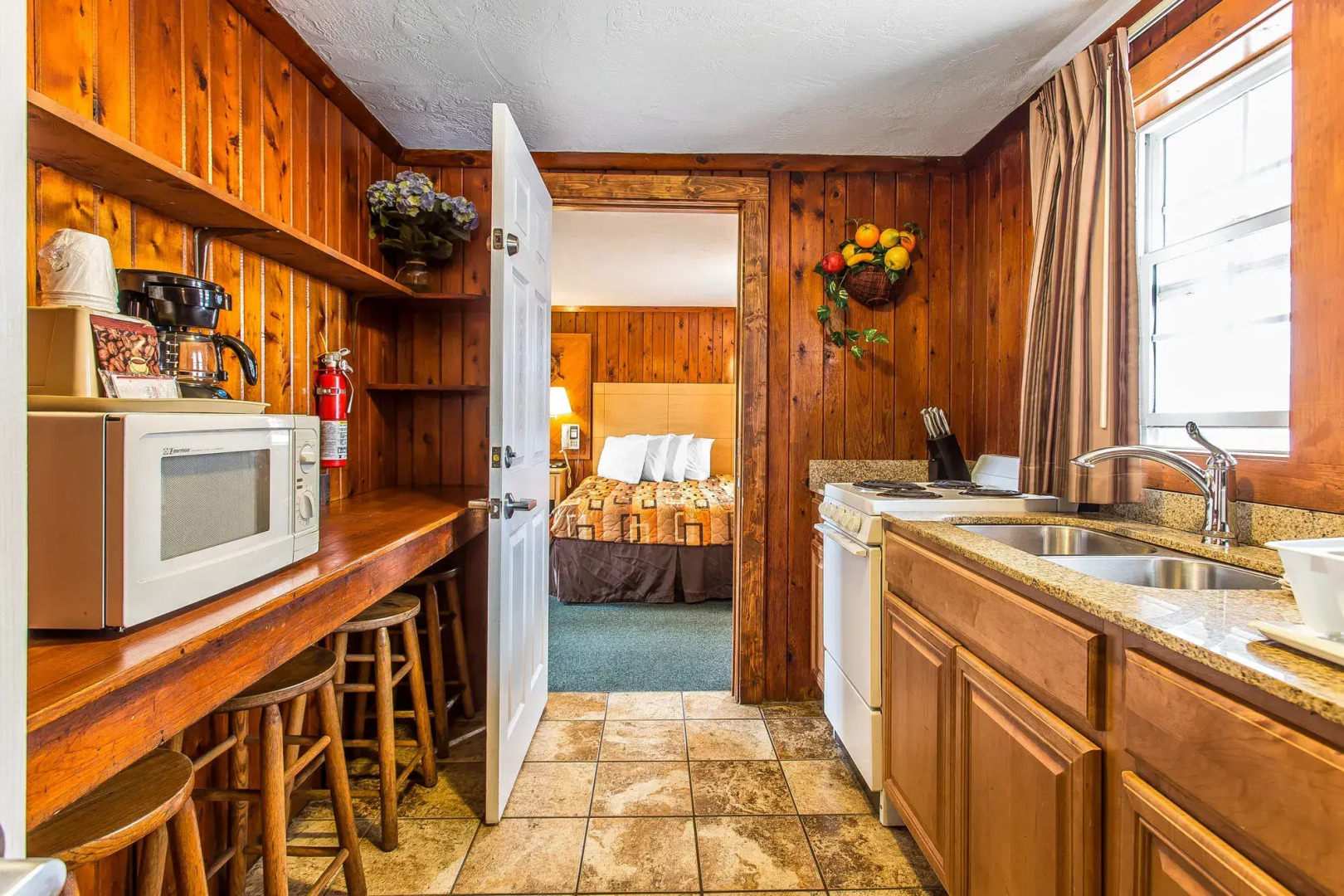 Seahorse Inn and Cottages