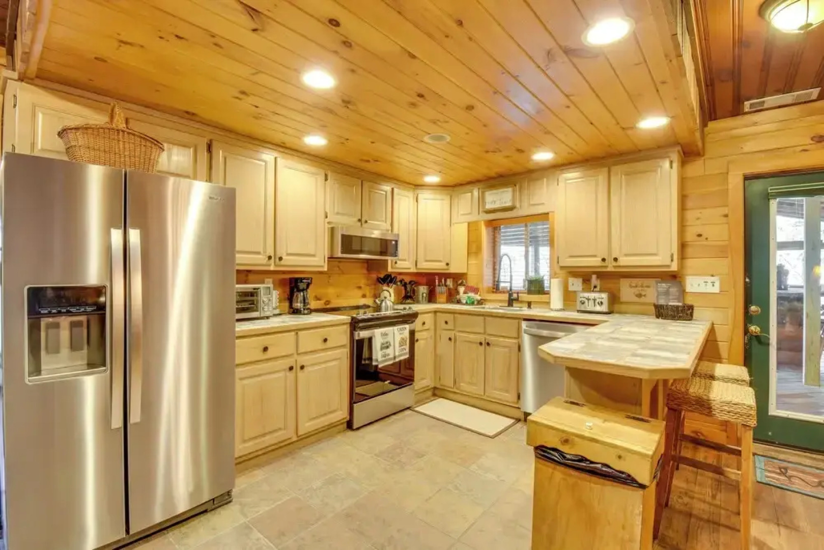 Riverfront Helen Cabin w/ Hot Tub & Deck!