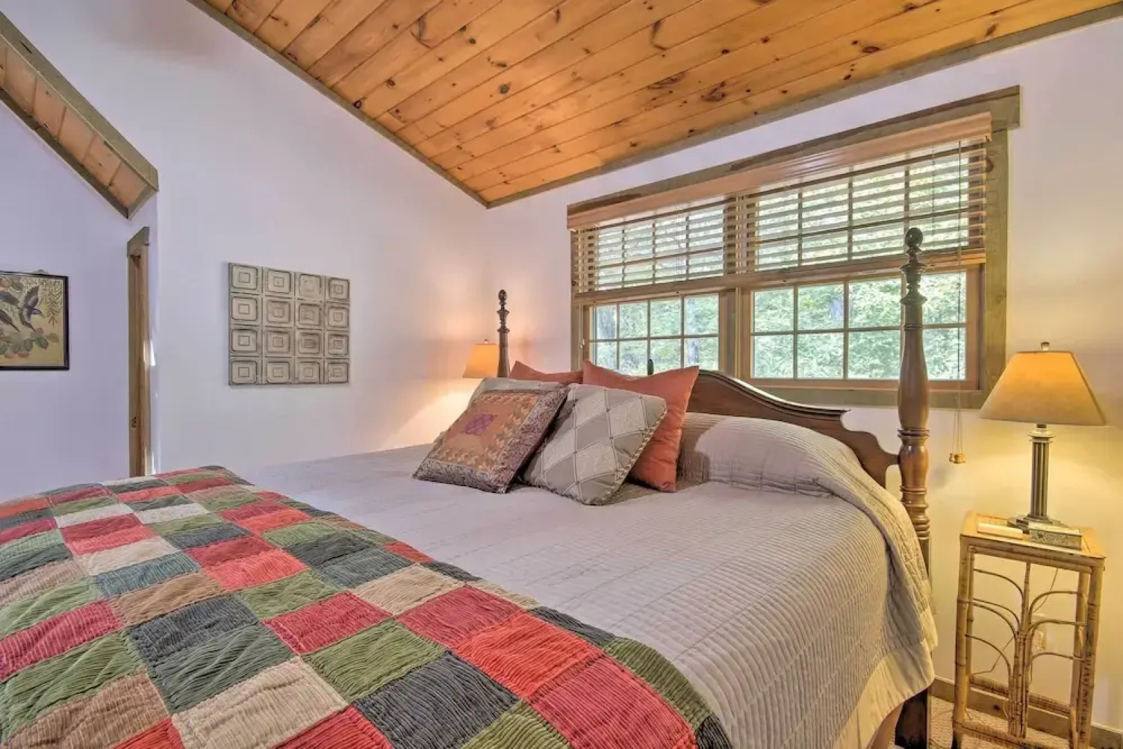 Couples Cabin - 5 Mi to DT Berkeley Springs!