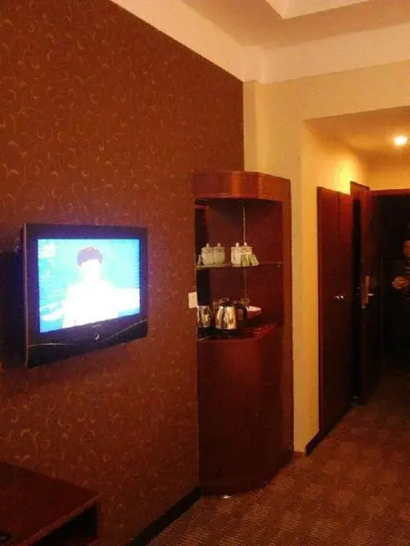 Longyi Business Hotel