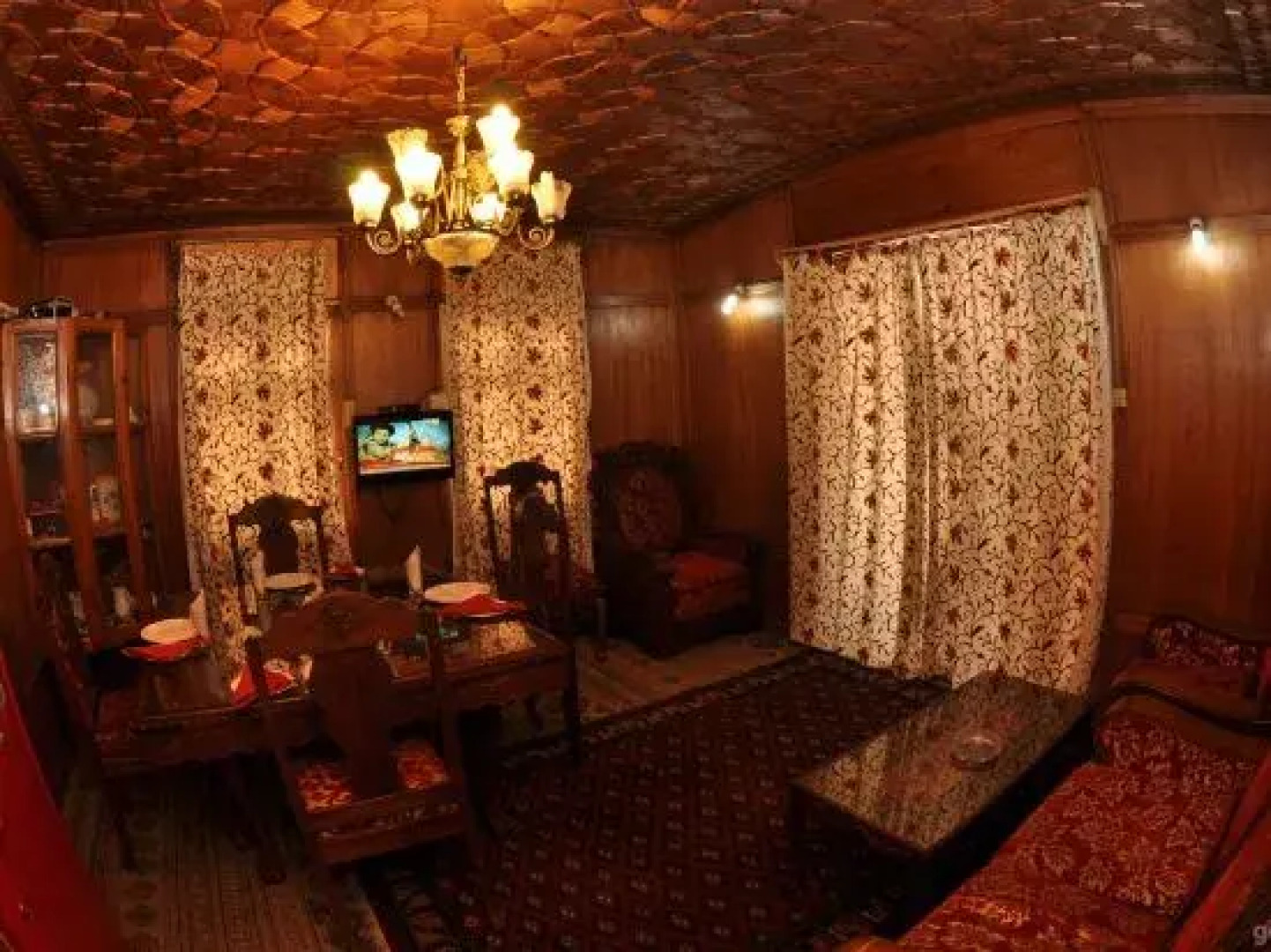 Peace of Mind Group of Houseboat