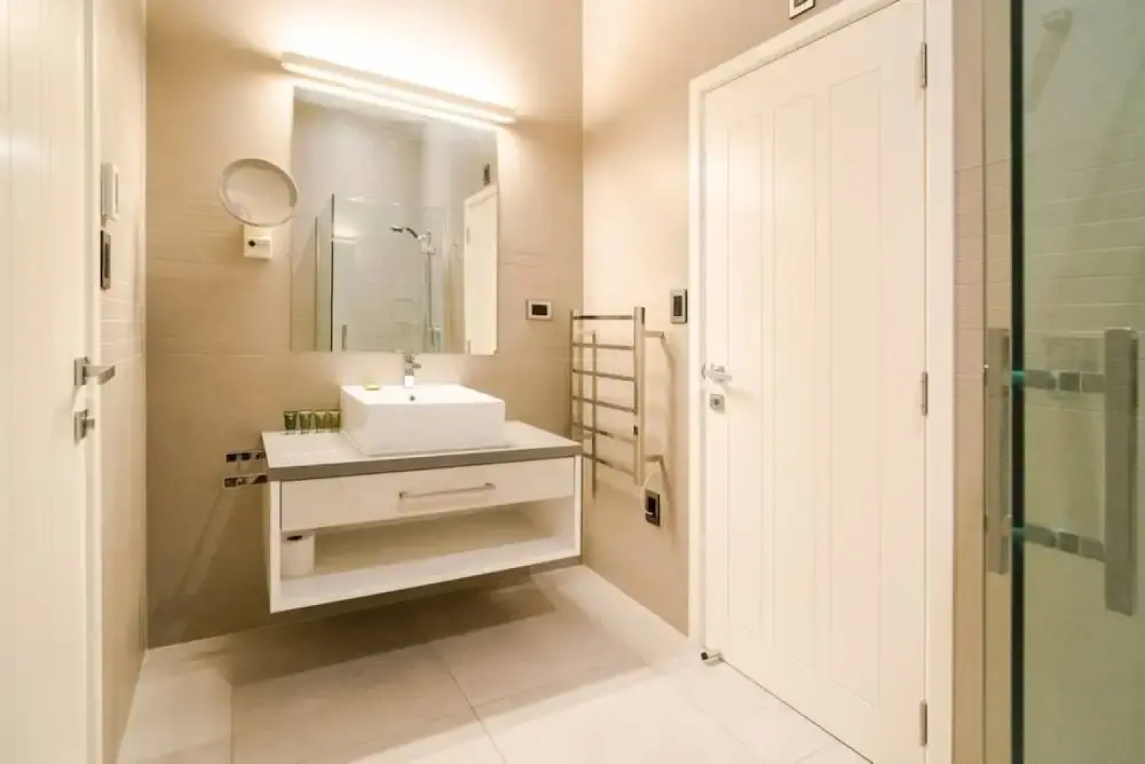 Karaka Luxury Vacation Home with Pool