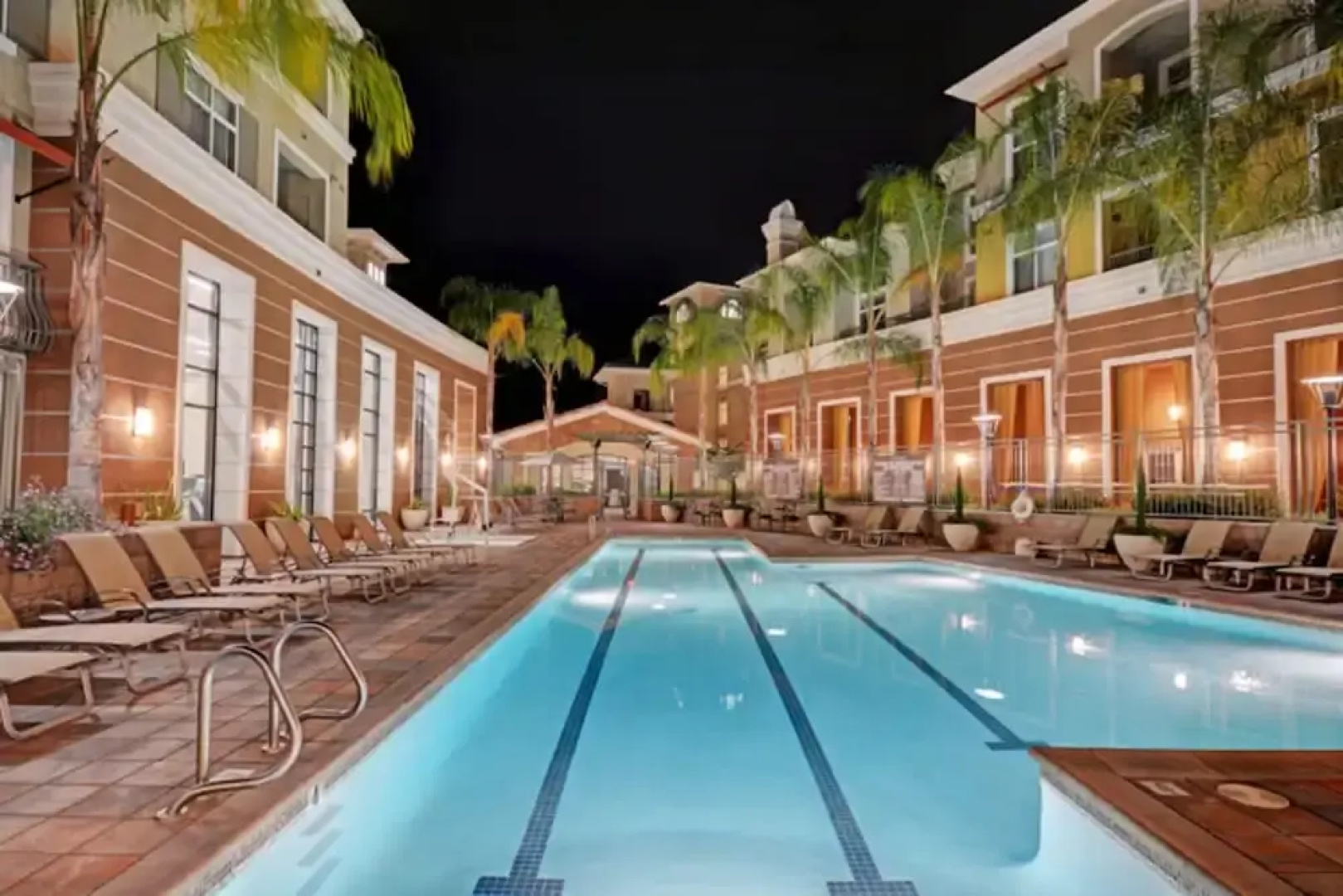 Global Luxury Suites Baypointe Station