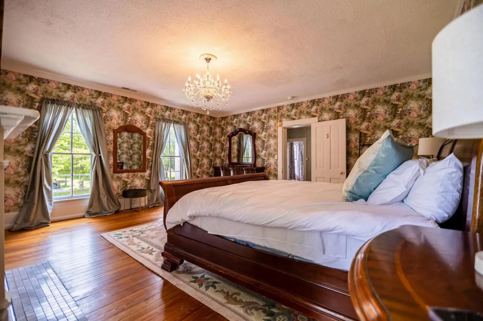 The Manor 1885 Altamont