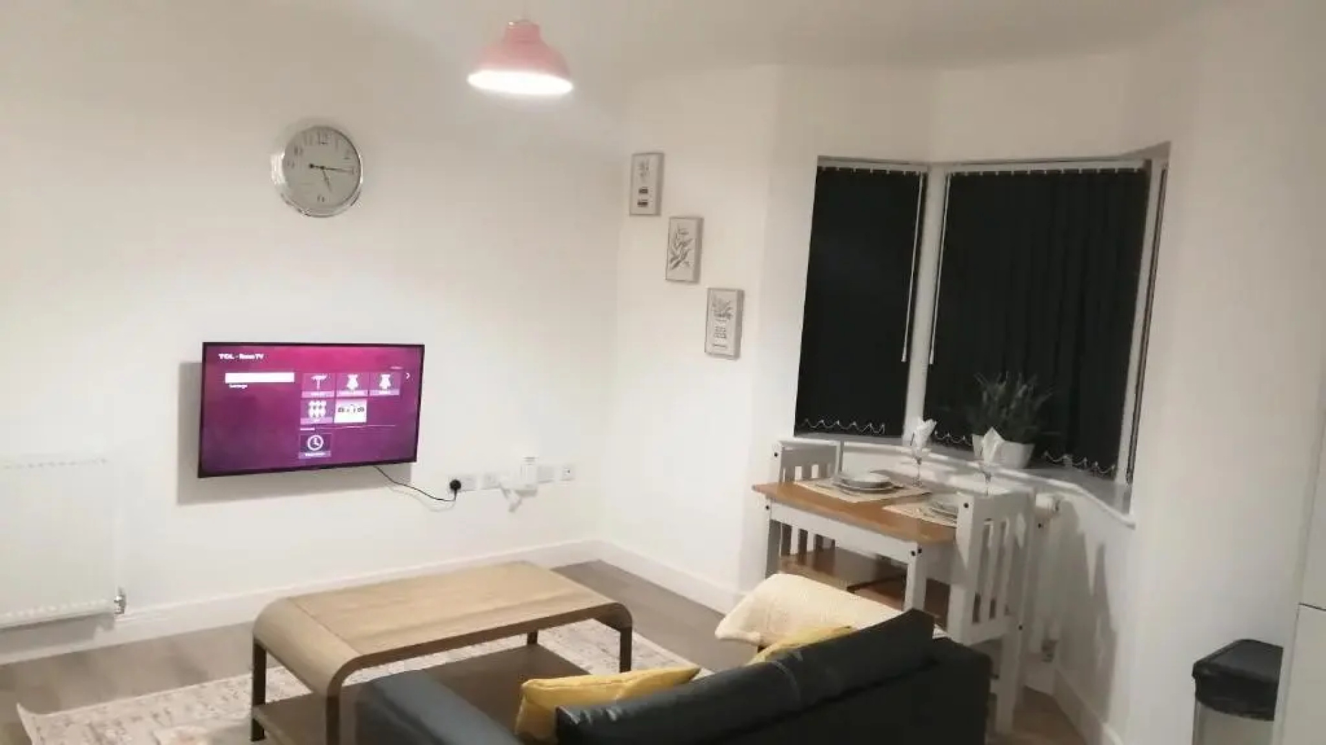 1 Bed Apartment Sleeps 2 - Parking & Wifi