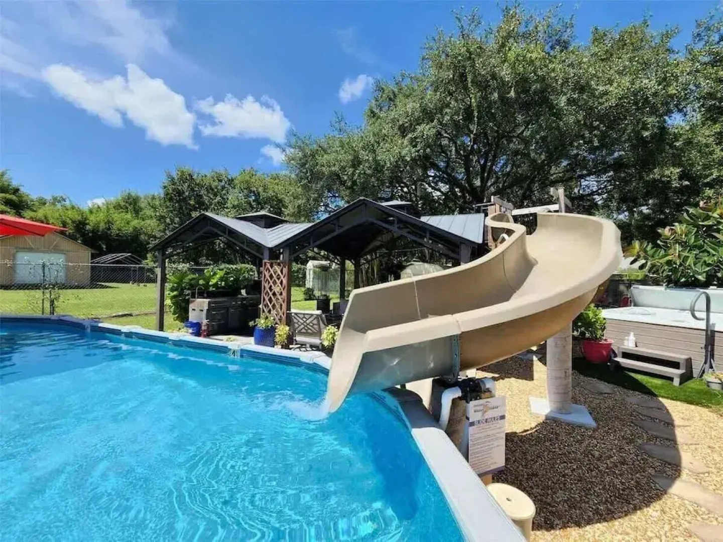 Heated Pool, Jacuzzi & Sauna! Tampa, FL