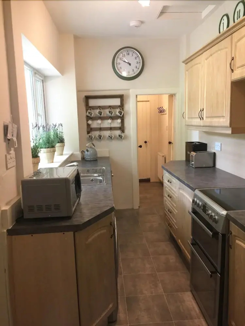 NEW Refurbished Cottage With hot tub