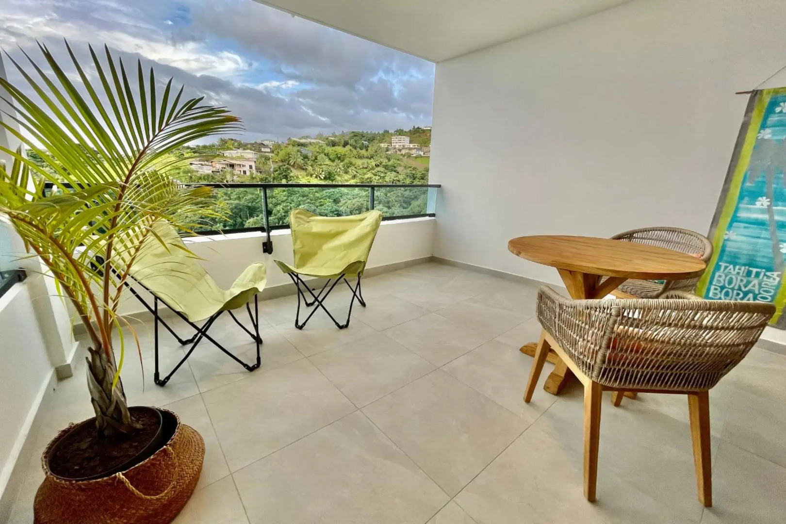 Mititai condo sea view & pool the quiet place near the airport