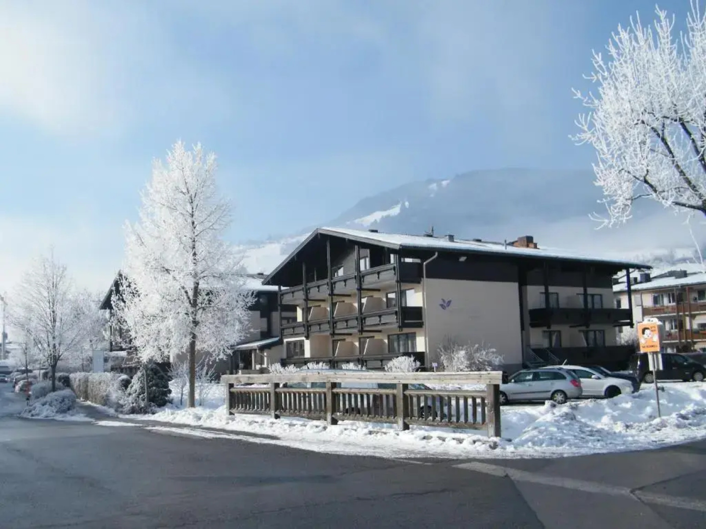Dahoam by Sarina - Rooms  Suites