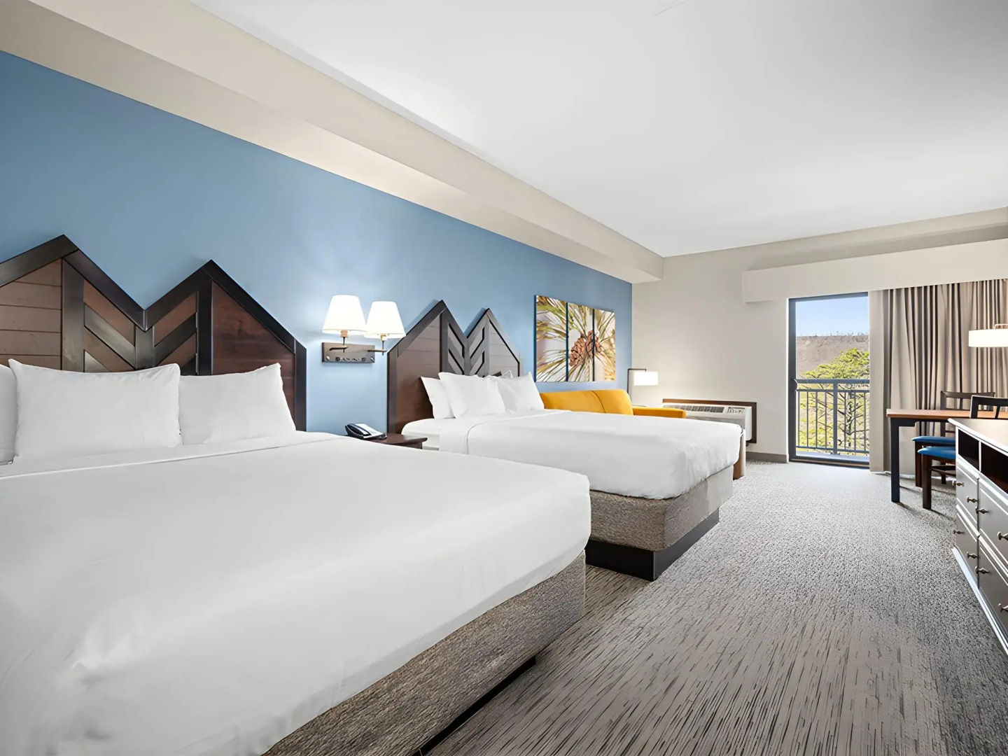 Camelback Lodge & Aquatopia Indoor Waterpark