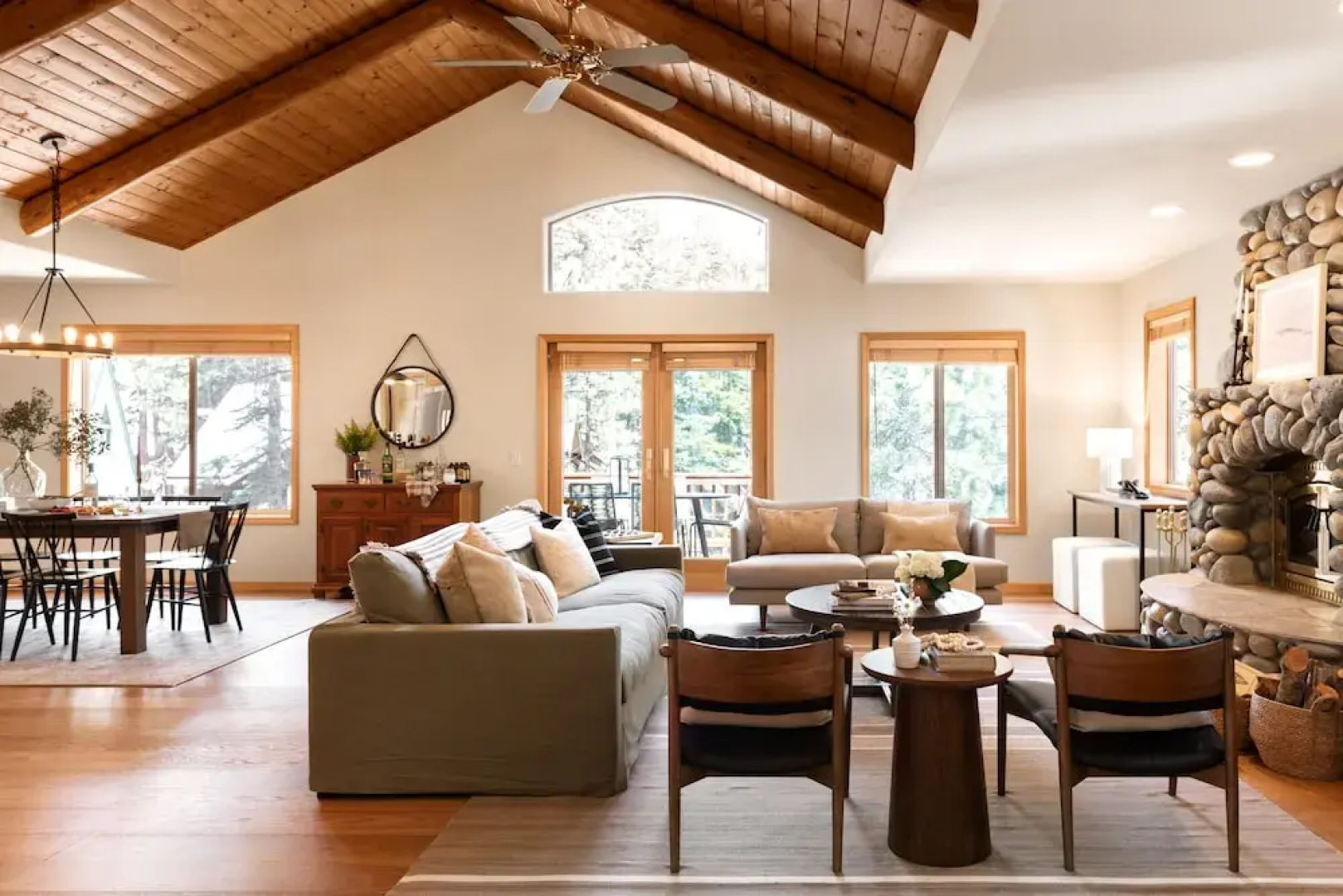 Red Fox by Avantstay Tahoe Home in the Woods w/ BBQ & Outdoor Dining!