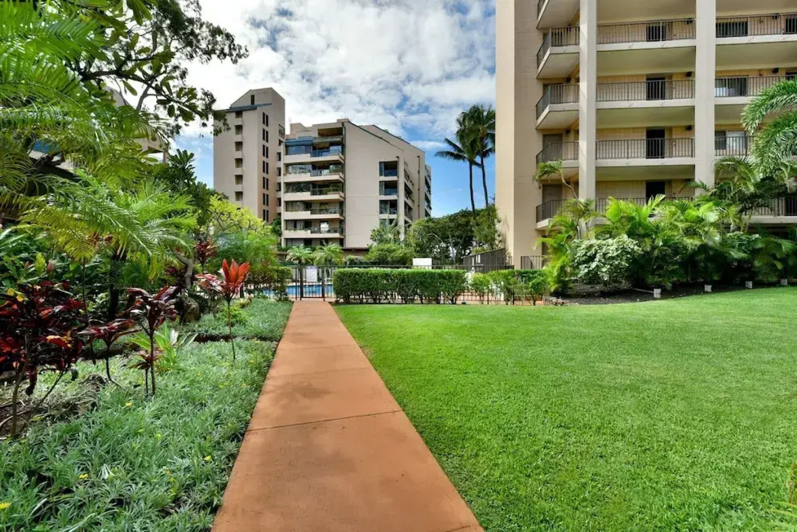 Valley Isle #905 1 Bedroom Condo by RedAwning