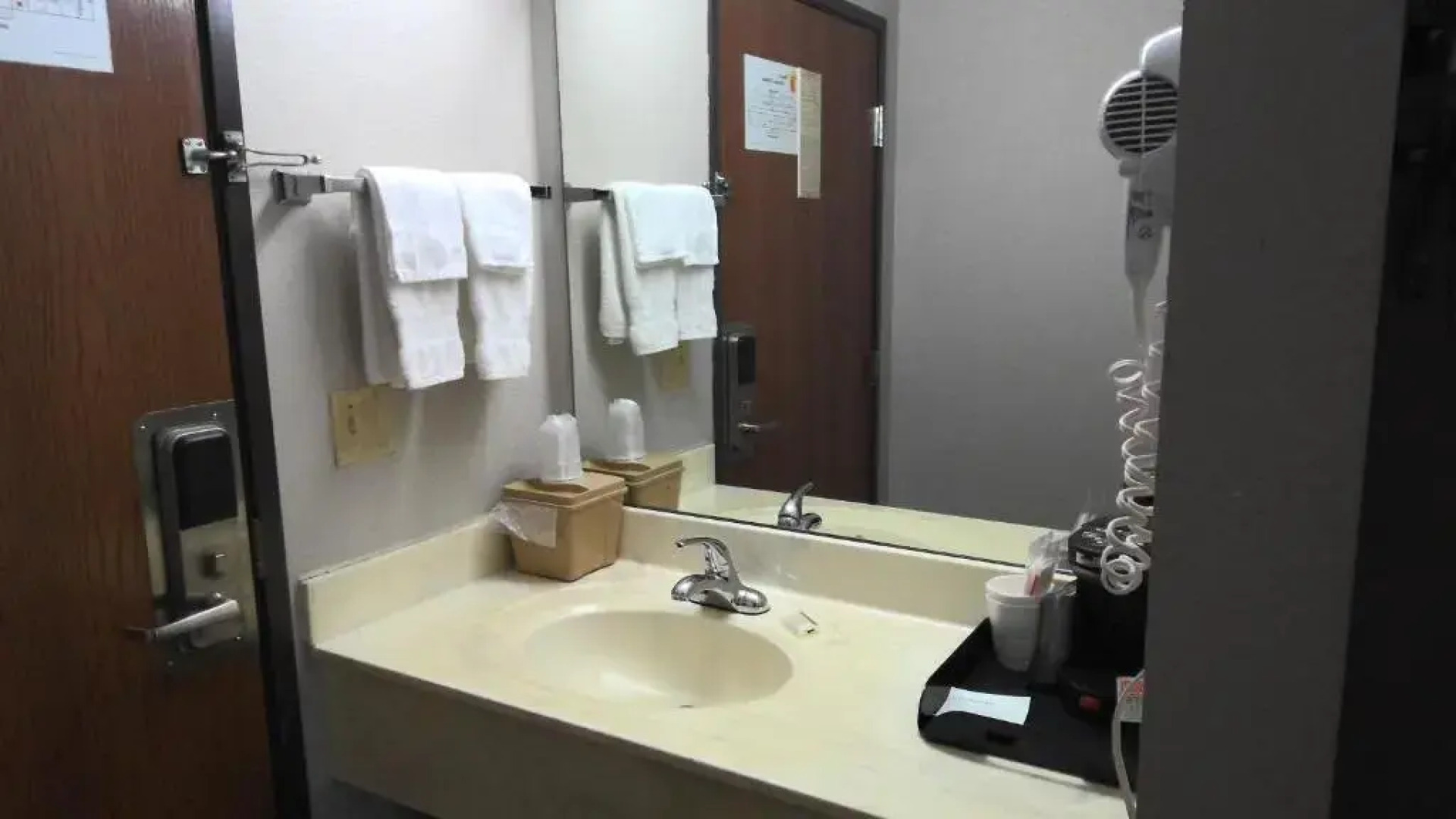 Super 8 Claremore OK