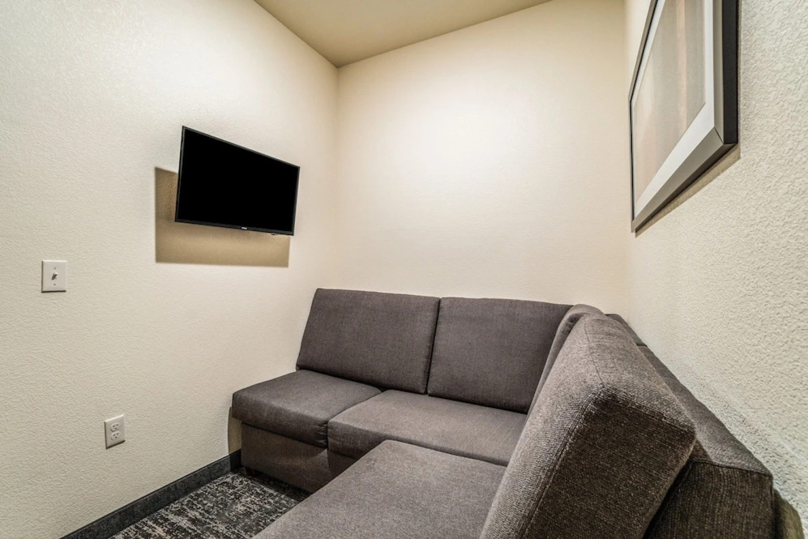 Cobblestone Hotel & Suites - Newport