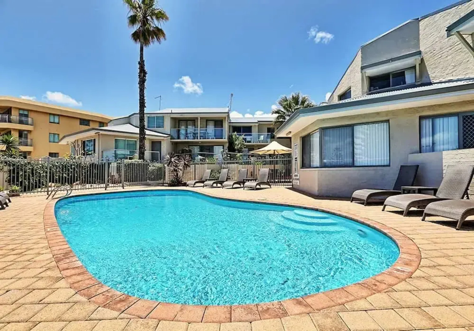 Scarborough Beach Front Resort - Shell Four