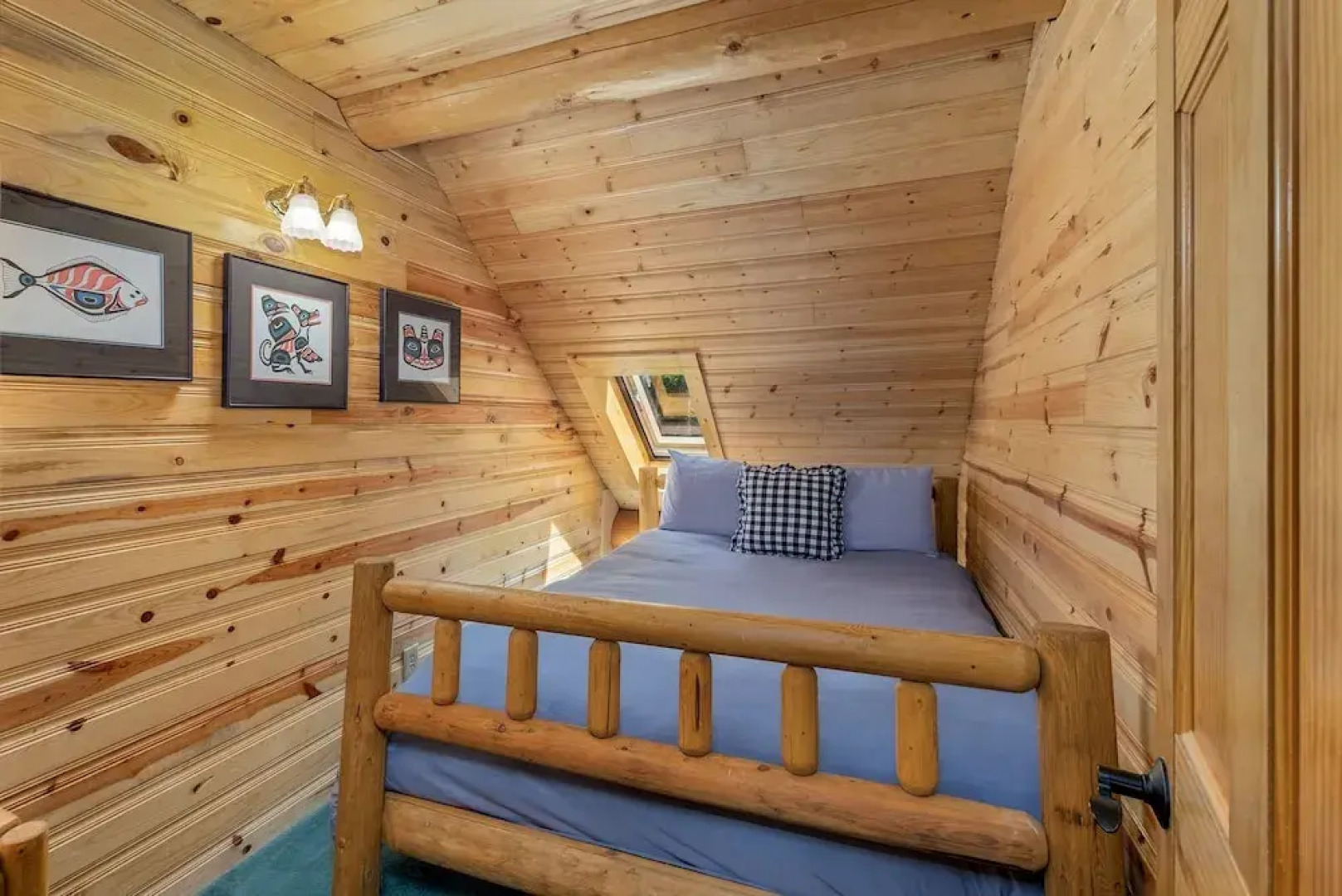 Soaring Pines Lodge 1 Bedroom Home by NW Comfy Cabins by RedAwning