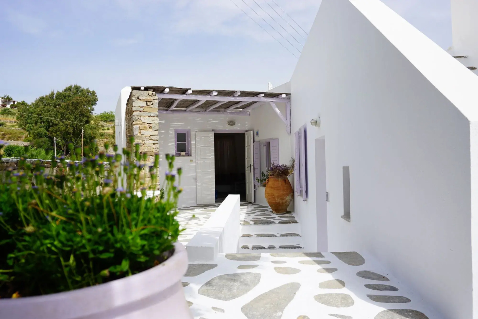 Akrotiri Hotel