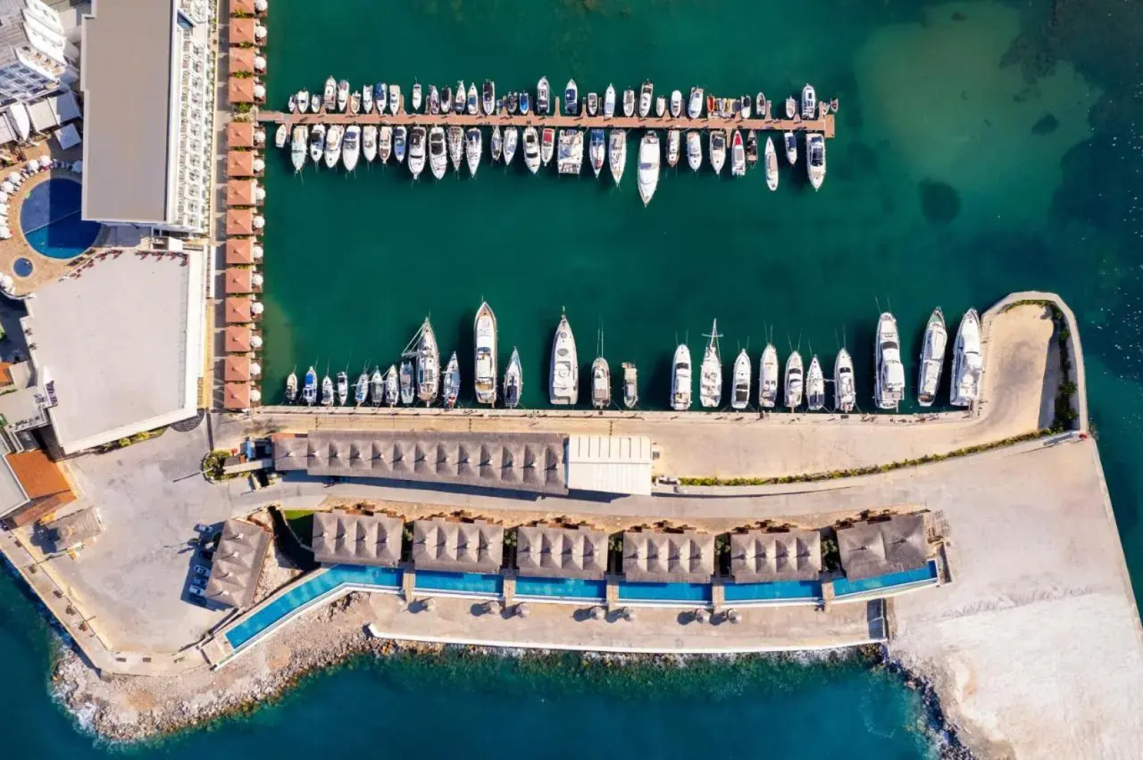 Les Ambassadeurs Marina Hotel & Casino