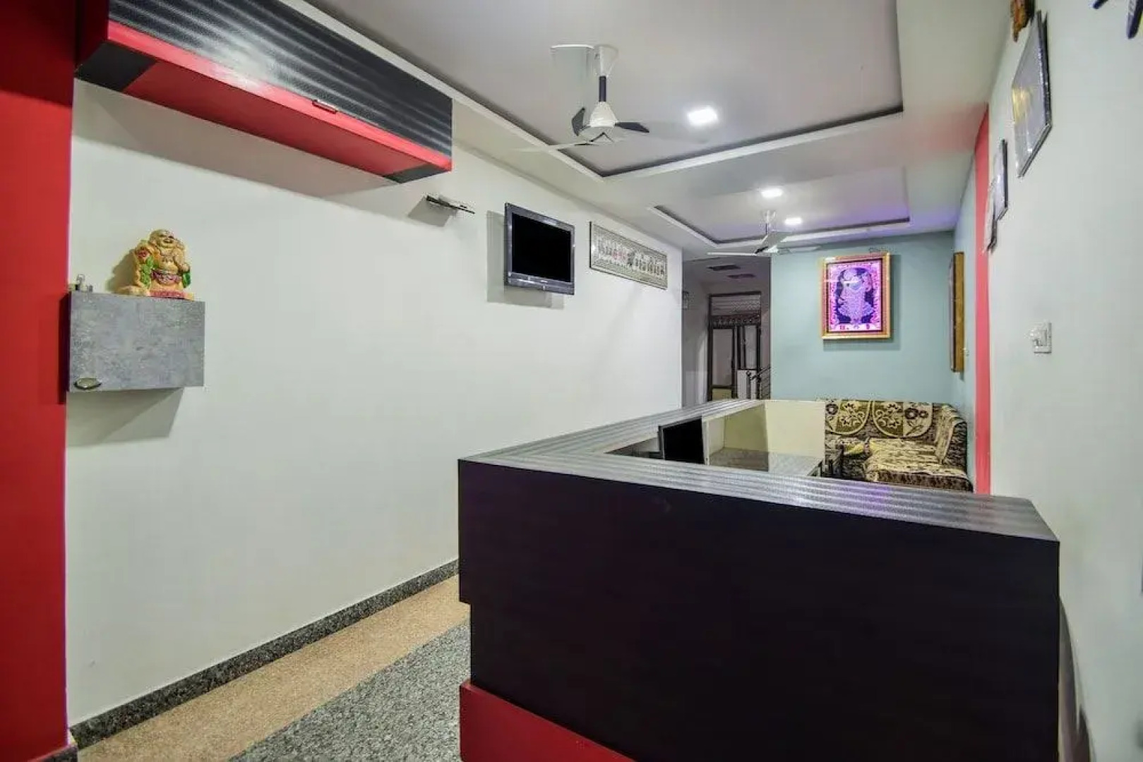 Oyo 29879 Hotel Midtown