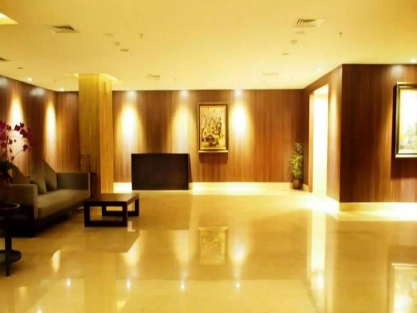 Arch Hotel