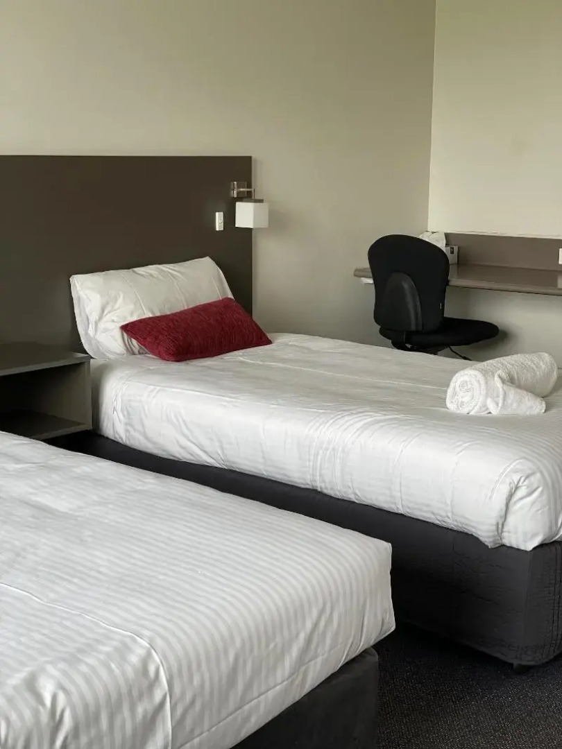 Country Roads Motor Inn