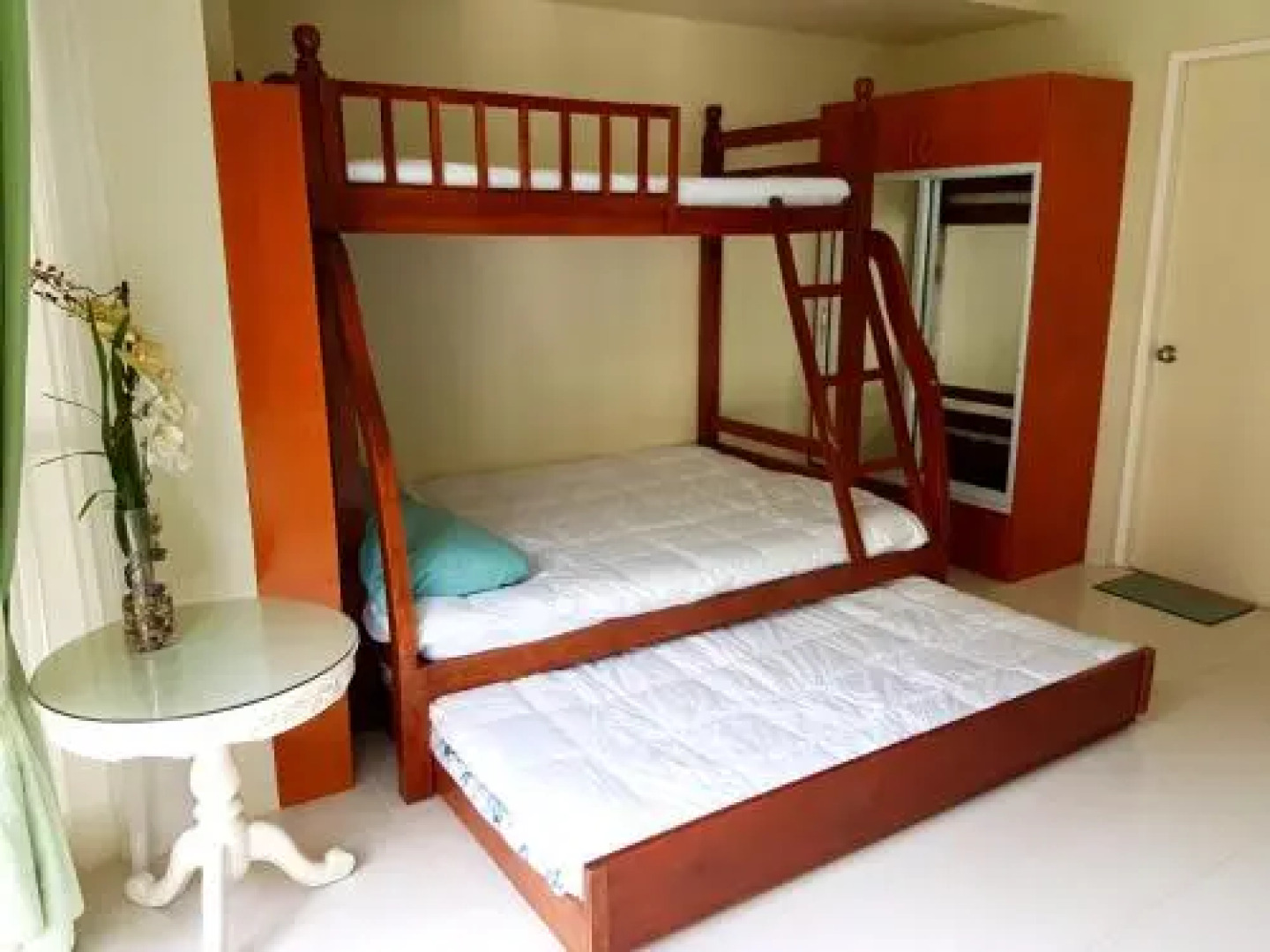 Myna Lagoon Pico de Loro