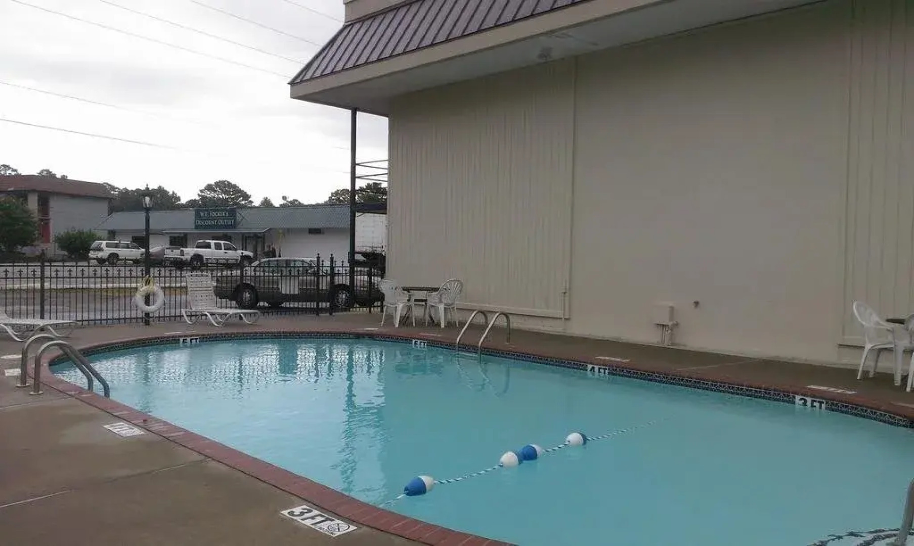 Candlewick Inn And Suites