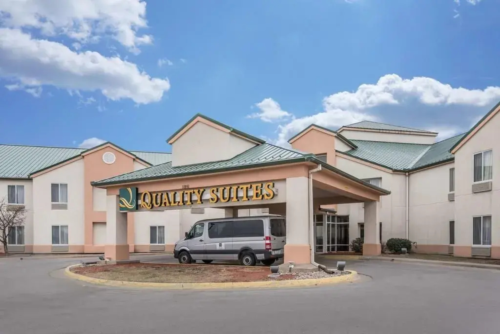 Quality Suites Kansas City International Airport