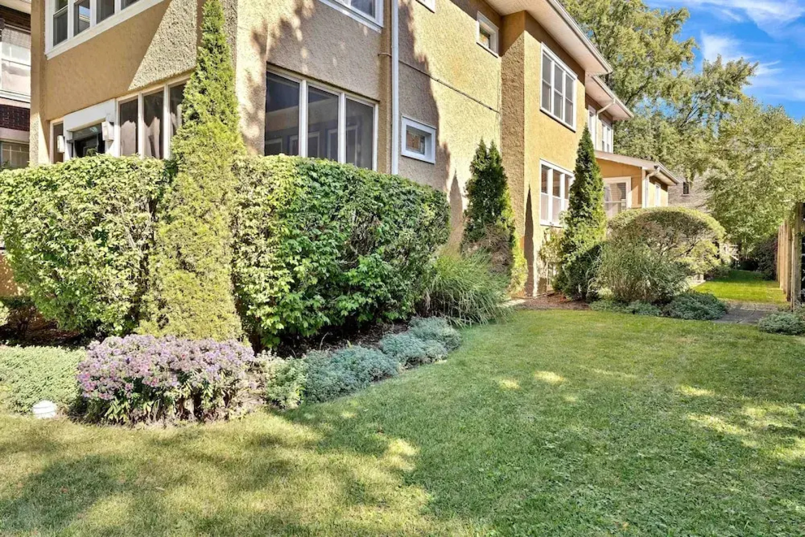 Charming Oak Park 4BD/3.5BA and 2 Private Parking by AllSet Turnover