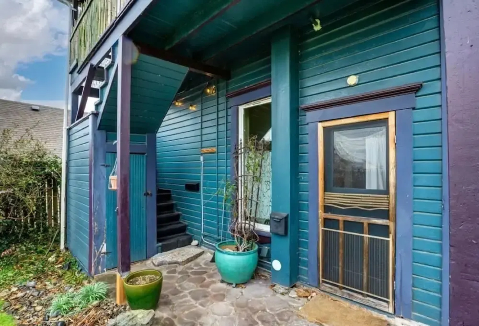 Victorian on Garden Best Location in Town