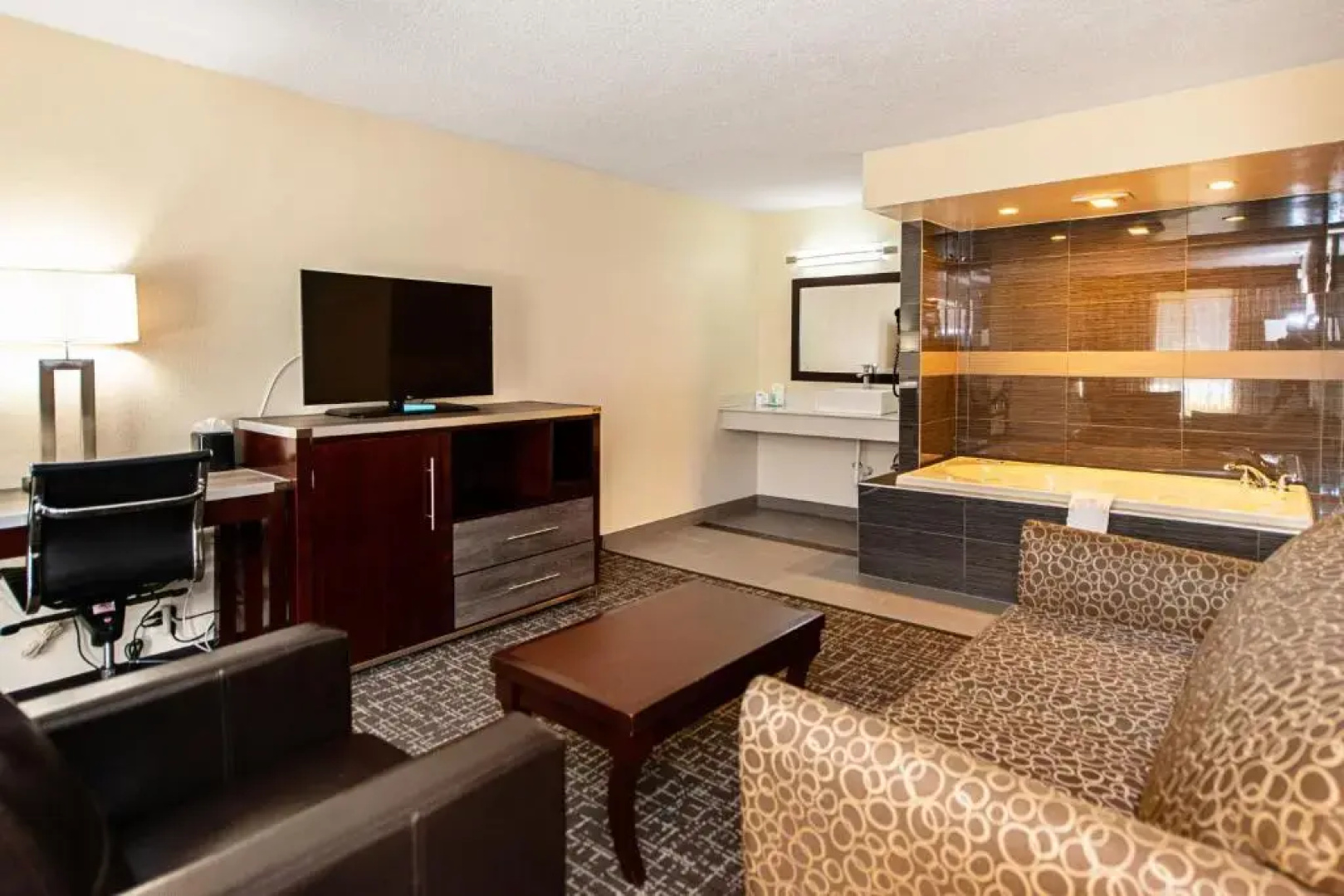 Rodeway Inn & Suites