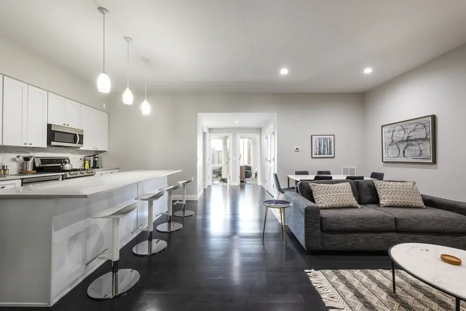 Large Stylish 3BR Loft on Cobblestone Ln Near NYC