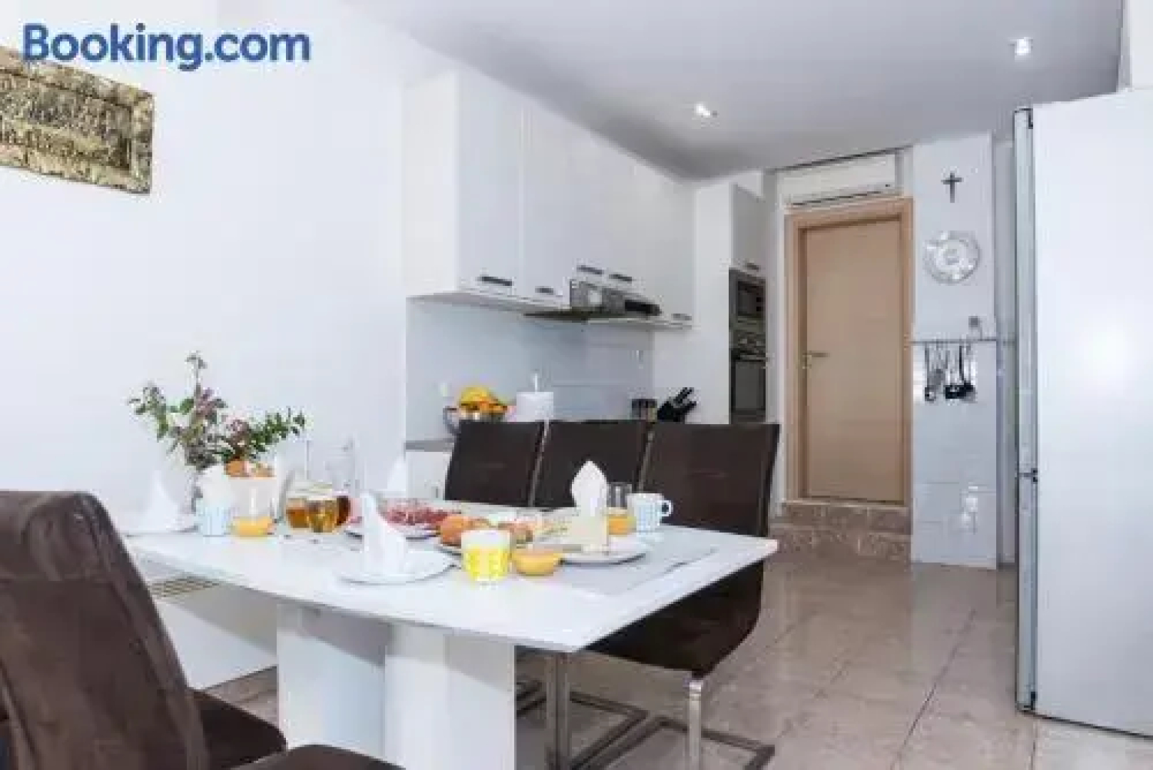 Family friendly apartment, great for children, huge yard and lots of toys
