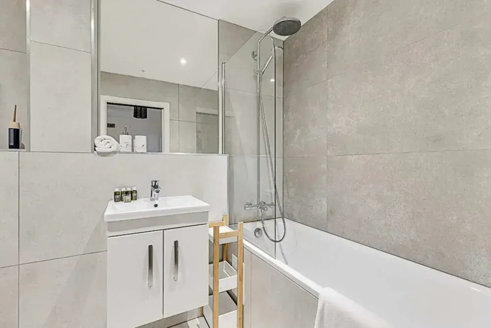 Newly Furnished and Bright Home