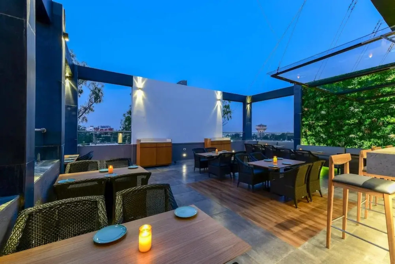 Hotel Raysons Regency