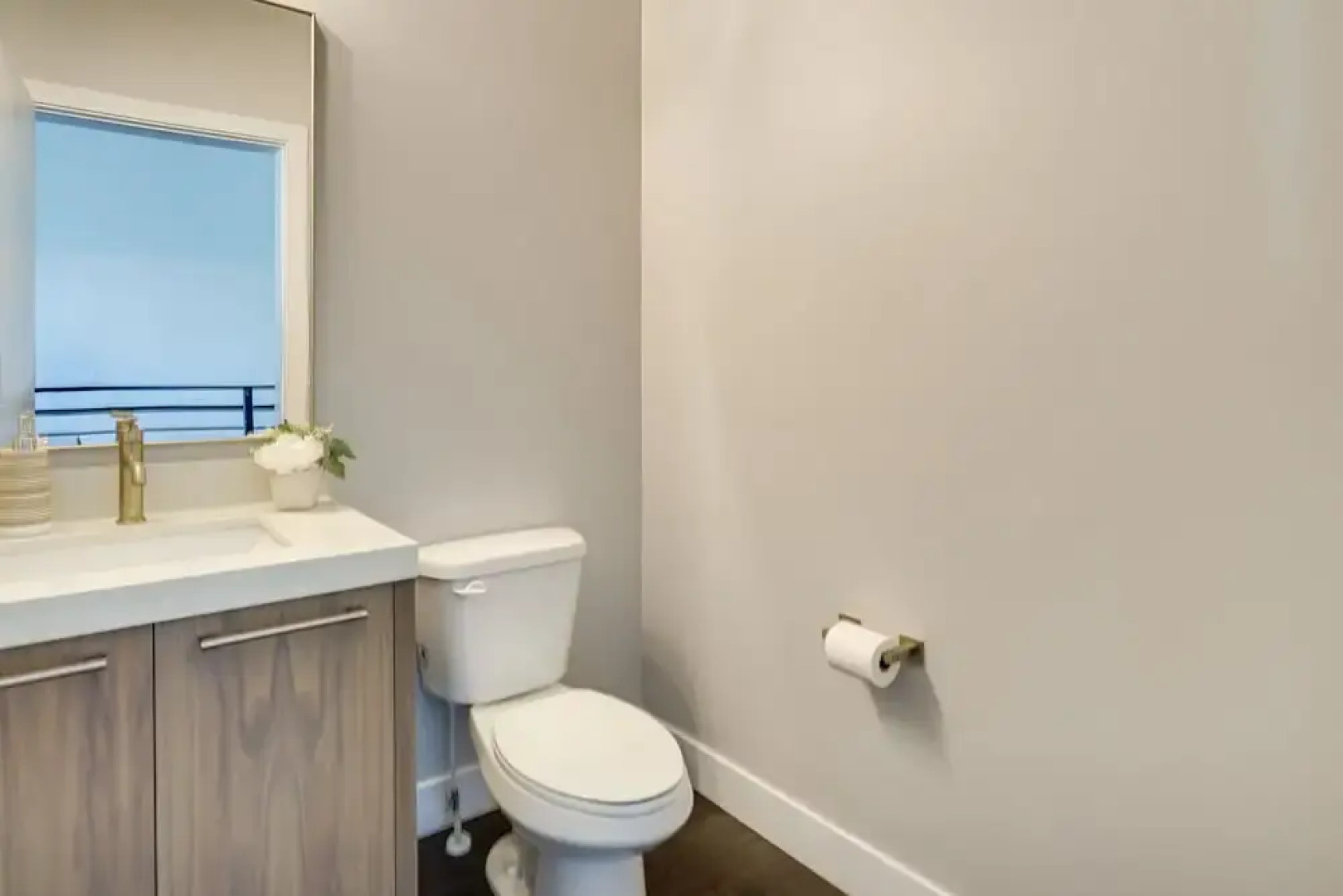 Hideout Haven: Luxe Retreat w/ Lake View & Hot Tub