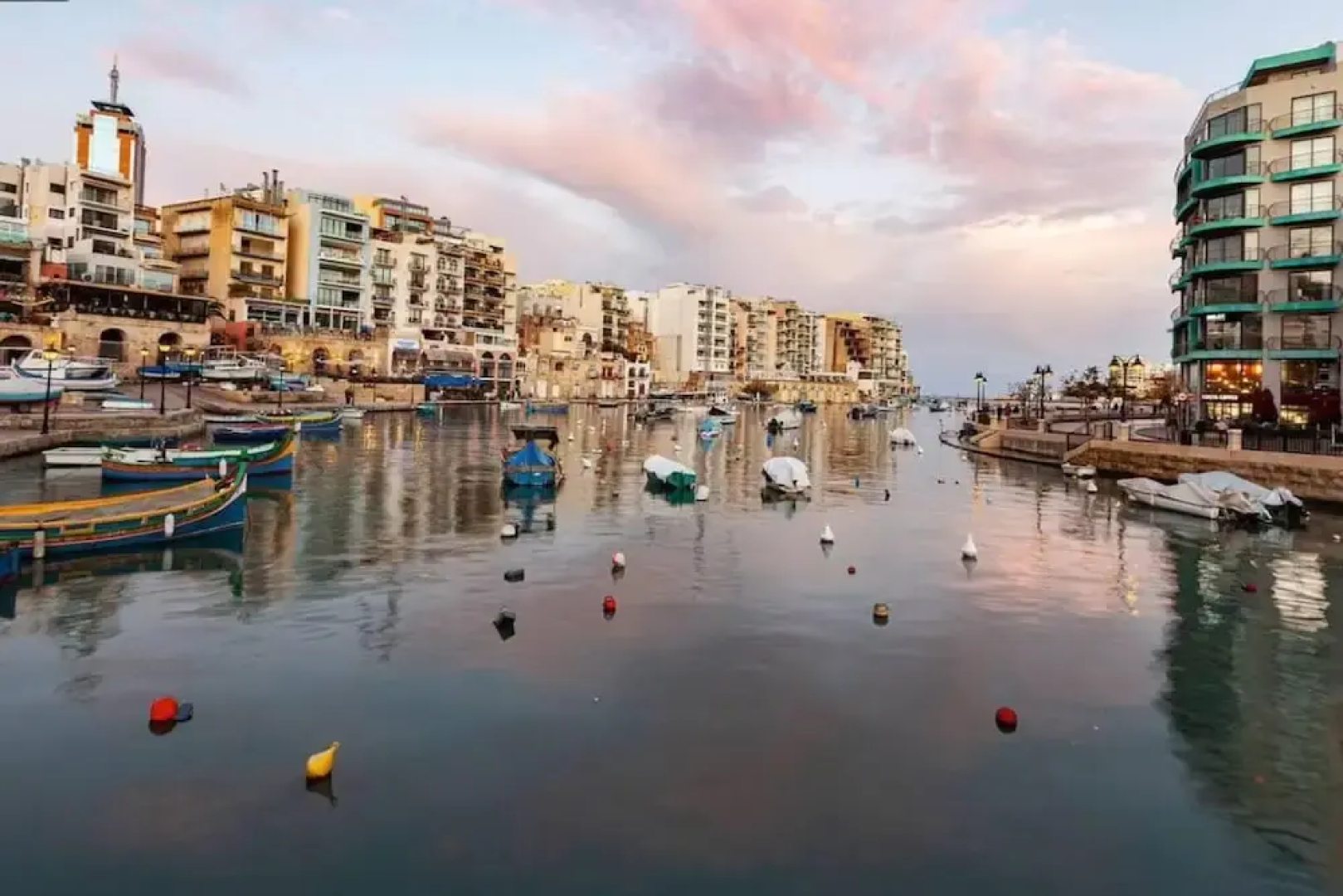 Remarkable 2-bed Apartment in St Julians