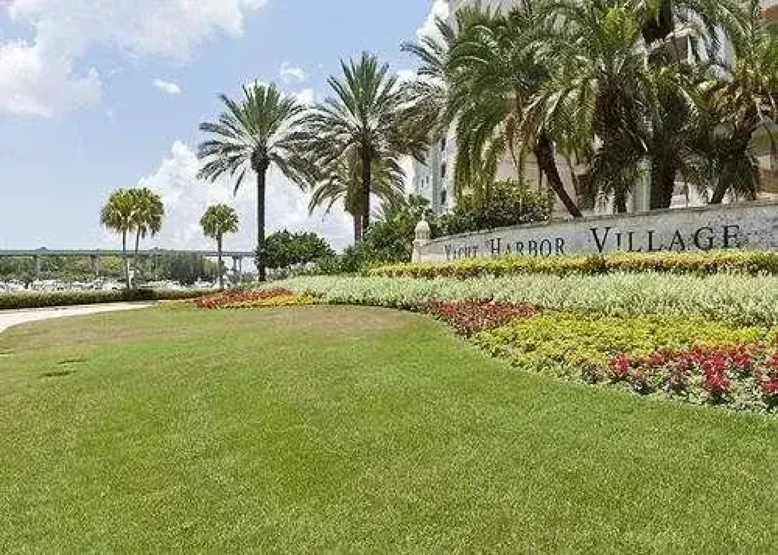 Yacht Harbor 470 4th floor 3 bedrooms condo by RedAwning
