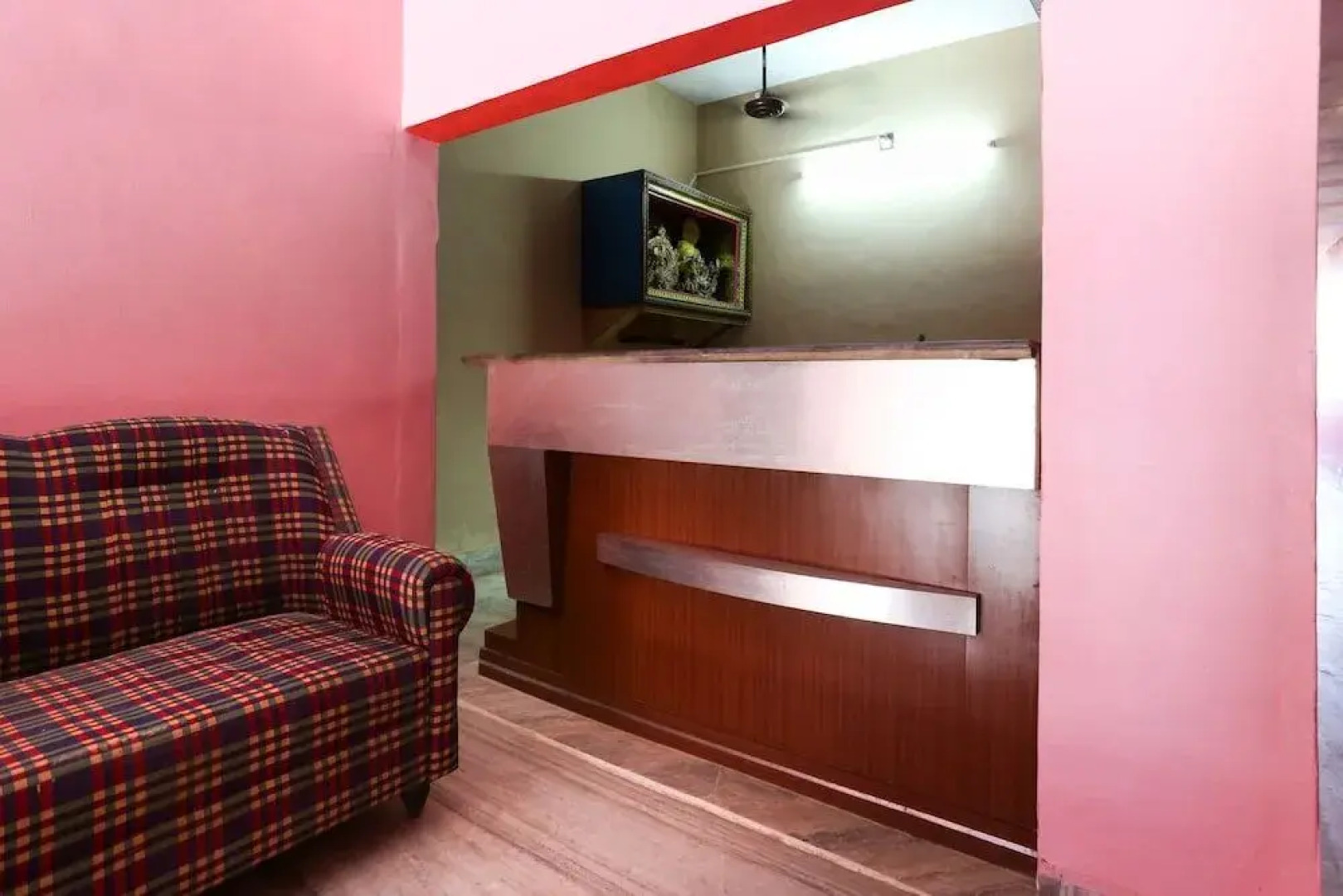 Spot On 38541 Nirmalyas Maharaja