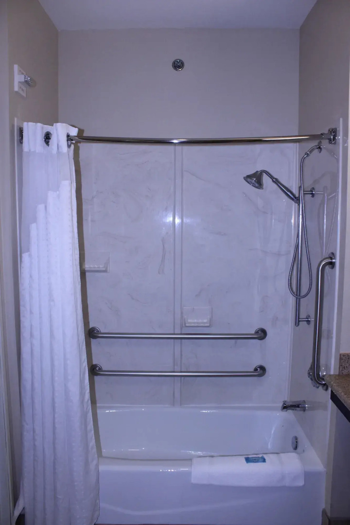 Holiday Inn Express & Suites Dallas Southwest-Cedar Hill by IHG