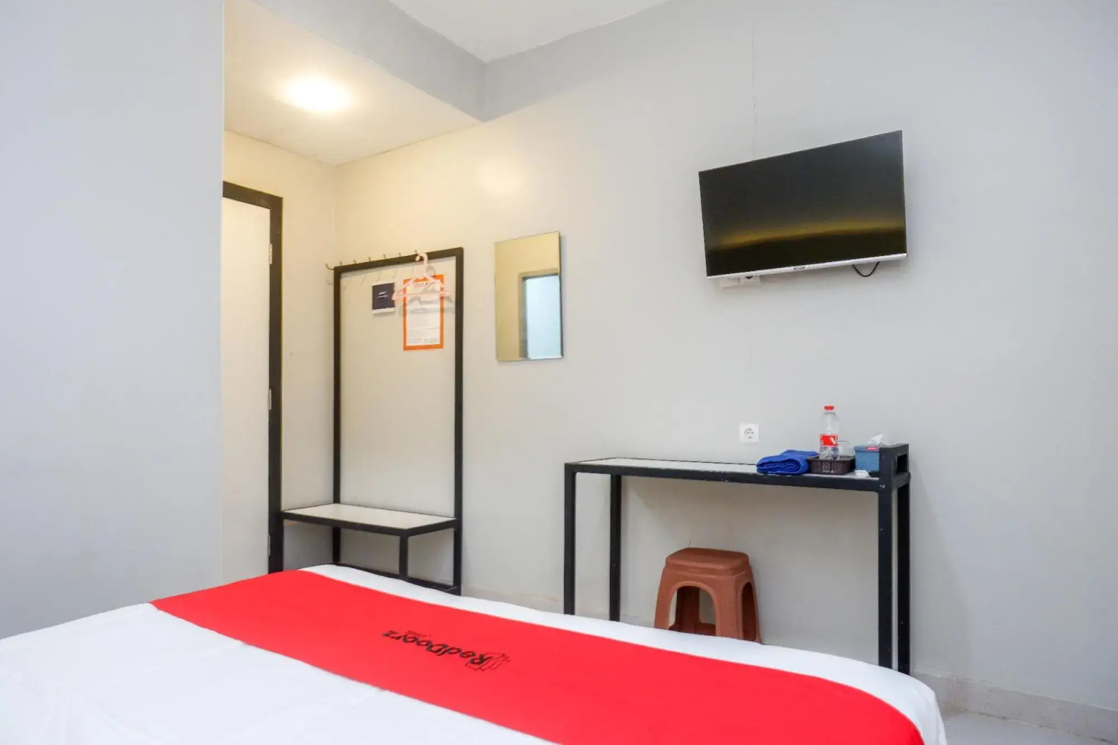 RedDoorz near Stasiun Batang