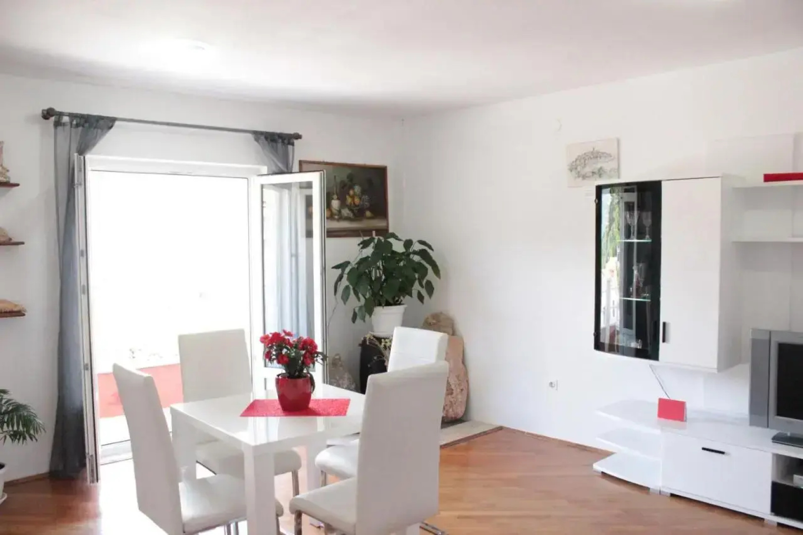 Apartments Ustavdic