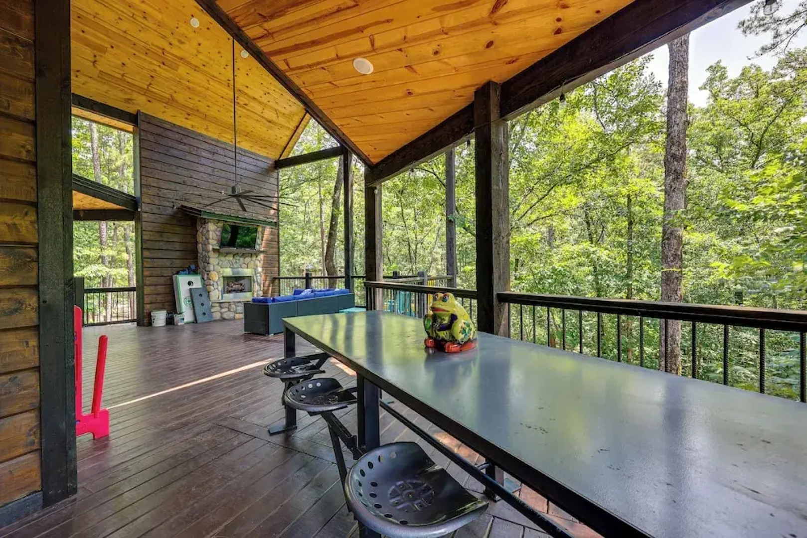 Gorgeous Broken Bow Family Home w/ Private Hot Tub