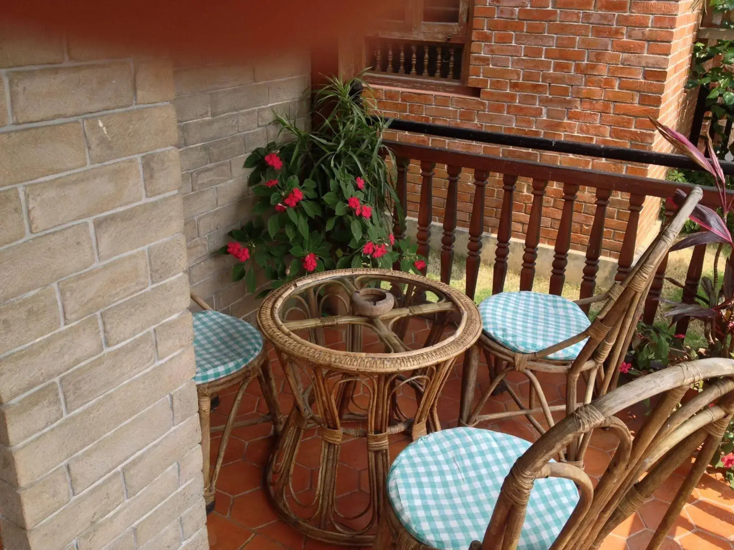 Vardan Resort n' Apartment