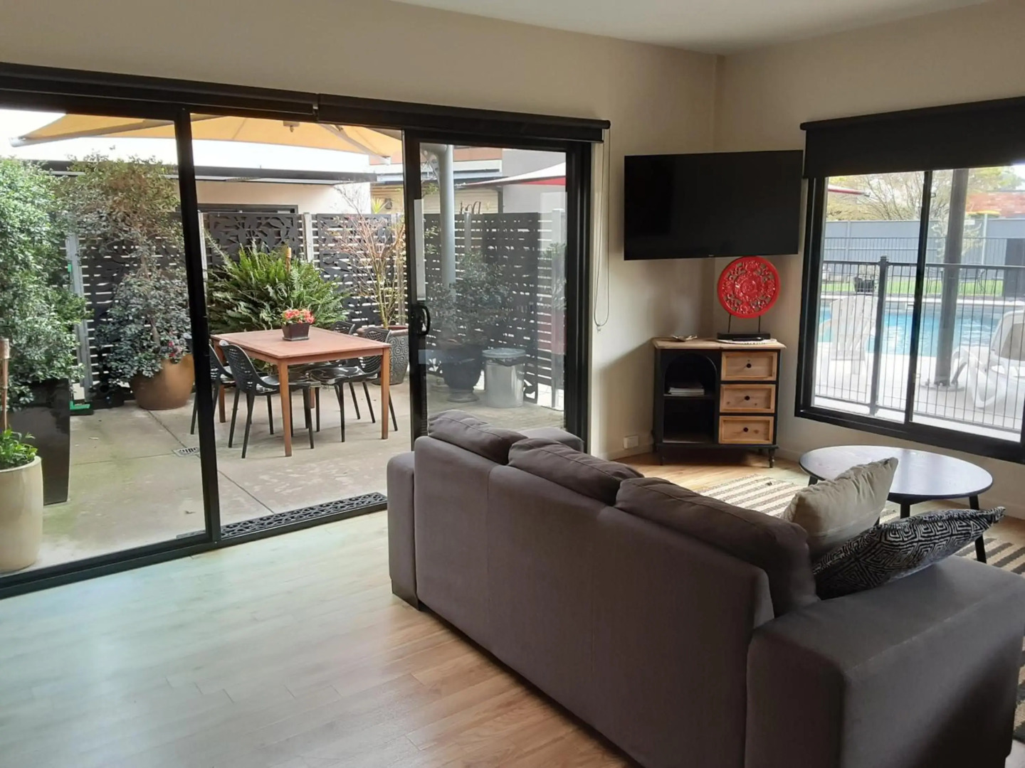 Adelphi Apartment 2- Poolside or Apartment 2A- King Studio