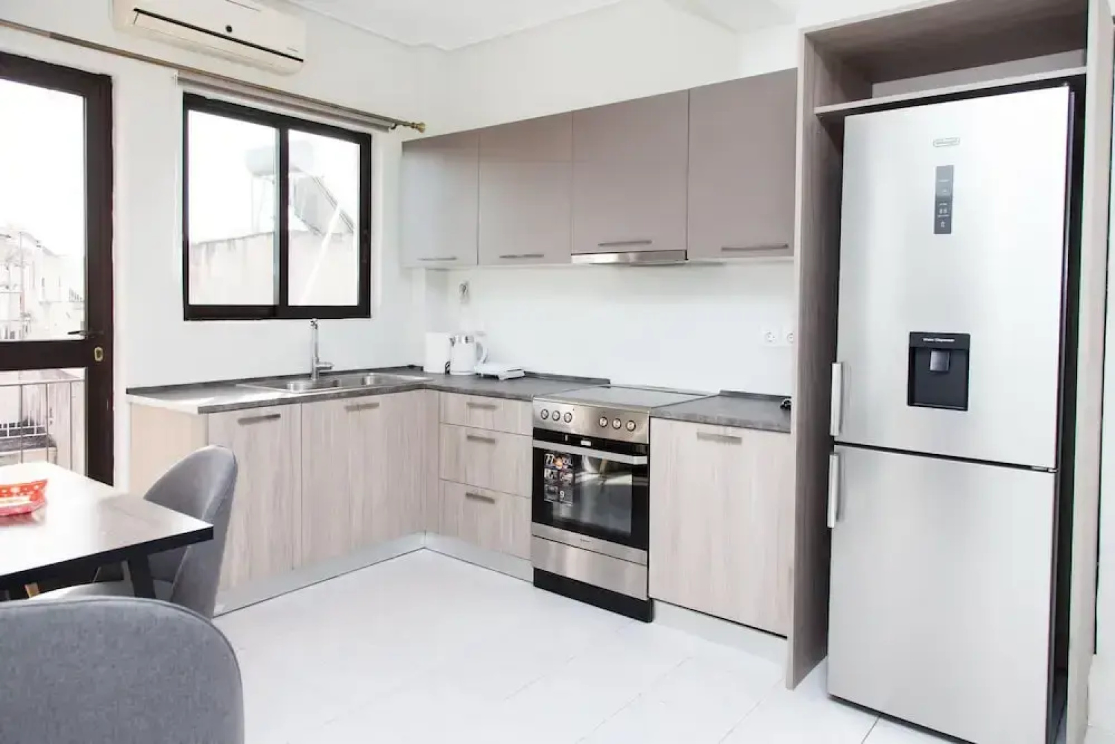 Gorgeous apt in Faliro with view